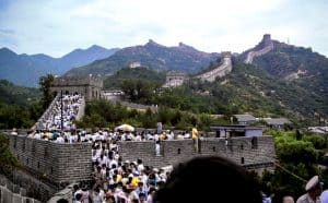 crowded tourists in the Great Wall of China