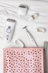 electric razor set with pink travel case